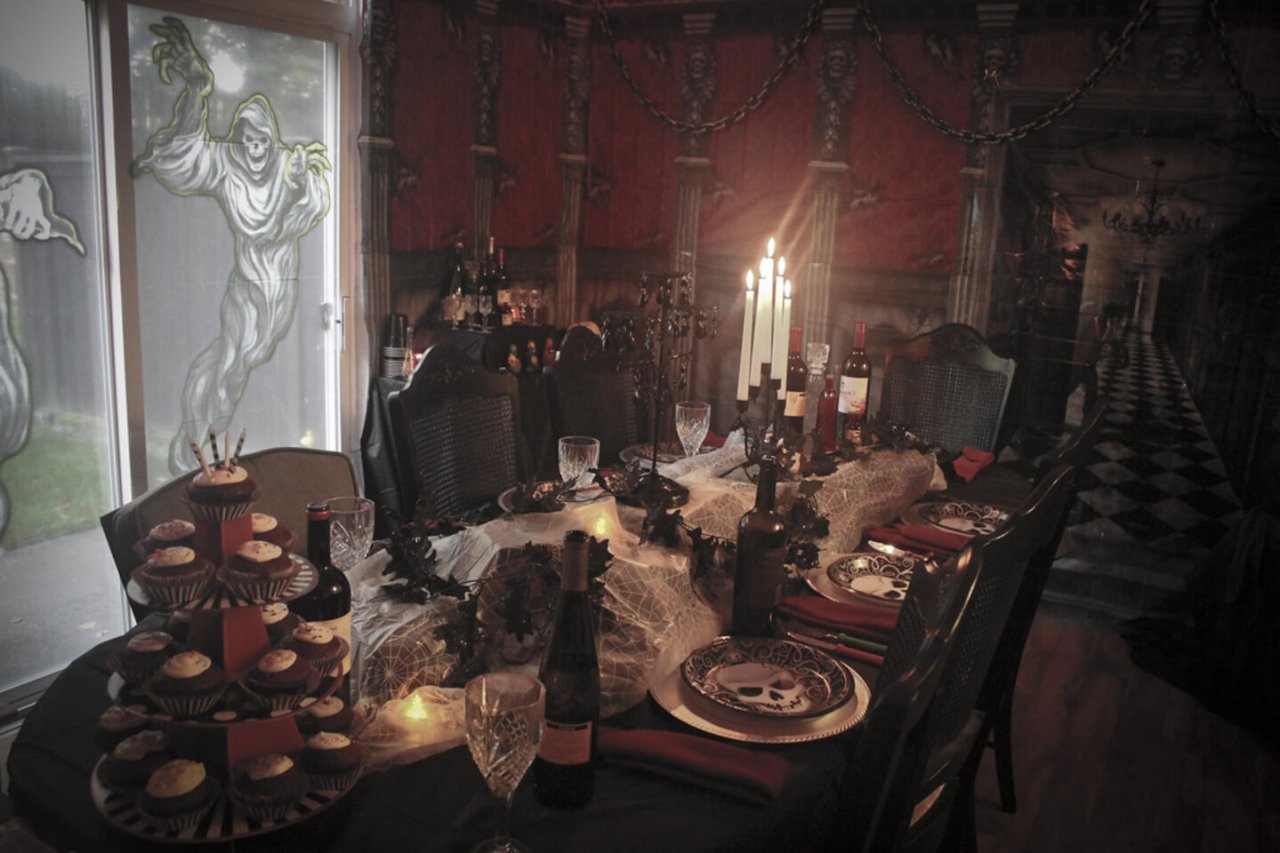 red brown room with food snacks wine gosts escape room cobwebs 